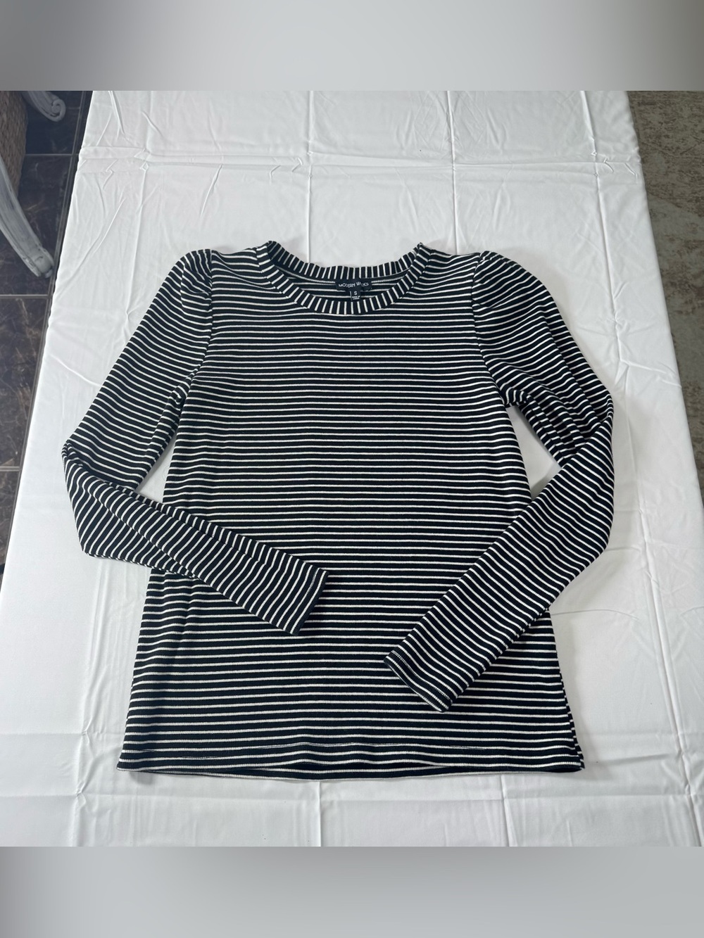 Striped Long-Sleeve Crewneck Top - Black & White